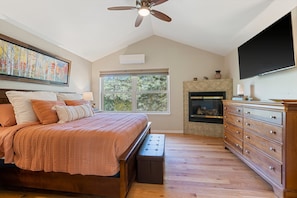 5 bedrooms, iron/ironing board, free WiFi, bed sheets - Luxury Durango Retreat with Hot Tub, Game Room, Large Deck (Durango)