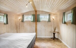 3 bedrooms, travel crib, free WiFi