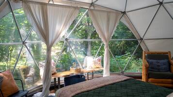 1 slaapkamer, een bureau, reisbedje, wifi