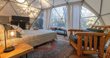 Glamping Dome w/ Hot-tub & Kitchen, 10 min drive North Cascades National Park!