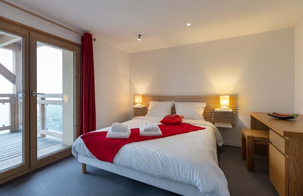 4 chambres, fer et planche à repasser, accès au Wi-Fi (inclus)