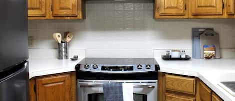 Refrigerador, microondas, horno, placa de cocina