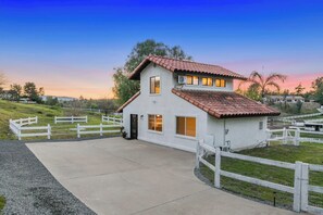 Exterior - Modern Guesthouse on 5 Acre Estate Near Wineries (Temecula)