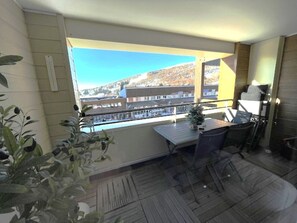 Outdoor dining - Appartement en centre station résidence le Pavin (Besse-et-Saint-Anastaise)