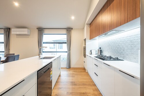 Mountain view/peaceful/warm/family friendly/3bedroom3bathroom/king bed/unitA