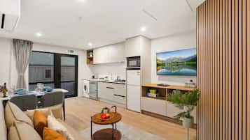 Fridge, microwave, stovetop, dishwasher