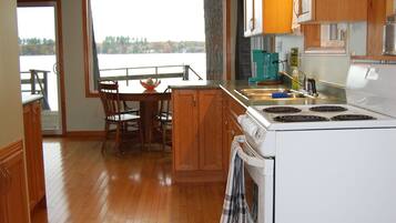 KylskÄp, mikrovÄgsugn, ugn och spishÀll