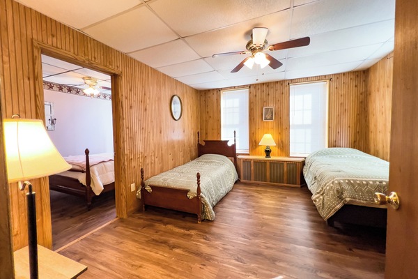 3 slaapkamers, een strijkplank/strijkijzer, reisbedje, wifi