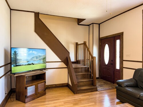 Charming, historic 3-bedroom house in quaint Fredericksburg with AC, WiFi