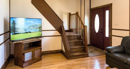 Charming, historic 3-bedroom house in quaint Fredericksburg with AC, WiFi