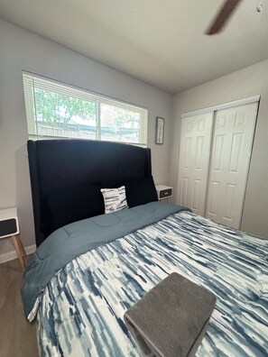 1 bedroom, iron/ironing board, WiFi, bed sheets - DT Dallas LUXE Urban Oasis 1BD Apt (Dallas)