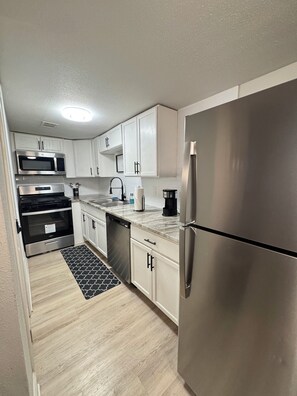 Fridge, microwave, oven, stovetop - DT Dallas LUXE Urban Oasis 1BD Apt (Dallas)