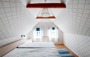 4 bedrooms, travel crib, free WiFi - Amazing home in örkeljunga with sauna (Örkeljunga)