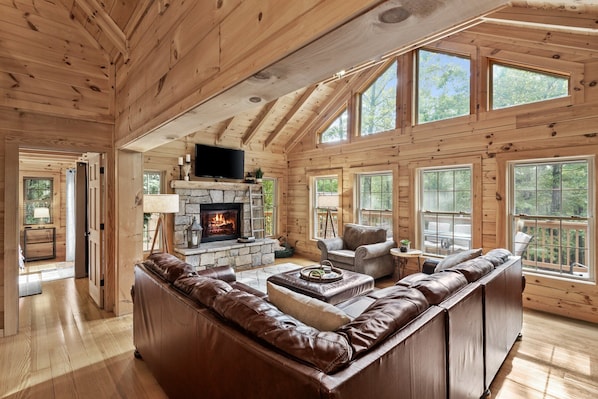 Televisión, chimenea, futbolito