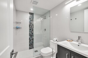 Shower, hair dryer - Rent 2/1 in Fort Lauderdale - (Fort Lauderdale)