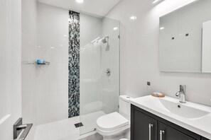 Douche, sèche-cheveux