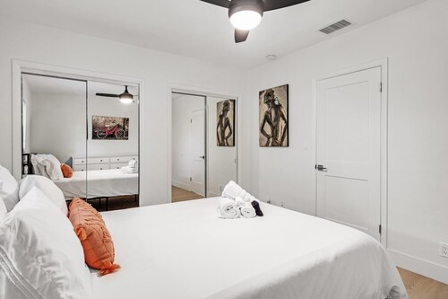 Convenient & Quiet Retreat in Prime Location