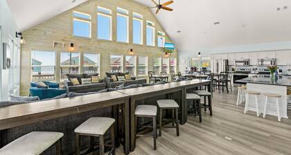 7BR Beachfront | Playground, Bar & Gulf Views