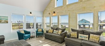 7BR Beachfront | Playground, Bar & Gulf Views