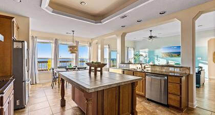 Spacious Getaway | Gulf Views & Gameroom Fun
