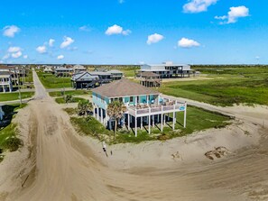 Exterior - Beachfront 3BR | Direct Access, Outdoor Bar & Grill (Crystal Beach)