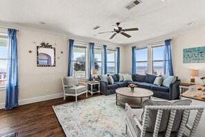 TV - Beachfront 3BR | Direct Access, Outdoor Bar & Grill (Crystal Beach)