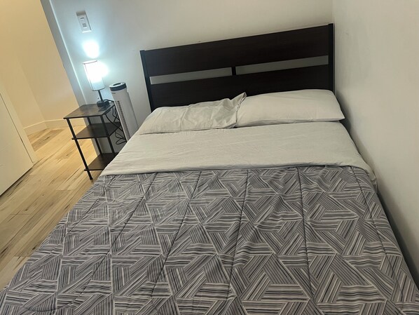 3 室のベッドルーム、アイロン / アイロン台、WiFi (無料)、ベッドシーツ