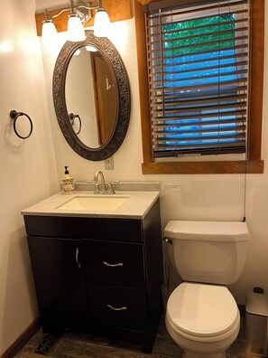 吹风机、毛巾、肥皂、洗发水