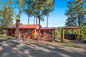 Exterior - Bella Luna: Remodeled 2/1 with Hot Tub (Ruidoso)