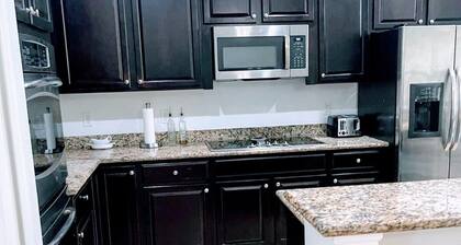 Spacious 5-bedroom house with AC and WiFi in charming Palmetto