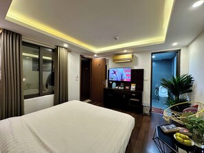 Quarto casal ou duplo superior | Espaço de trabalho para notebook, Wi-Fi de cortesia