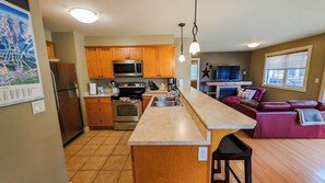 Microwave, oven, stovetop, dishwasher - 2-bedroom condo with hot tub and mountain views (Golden)