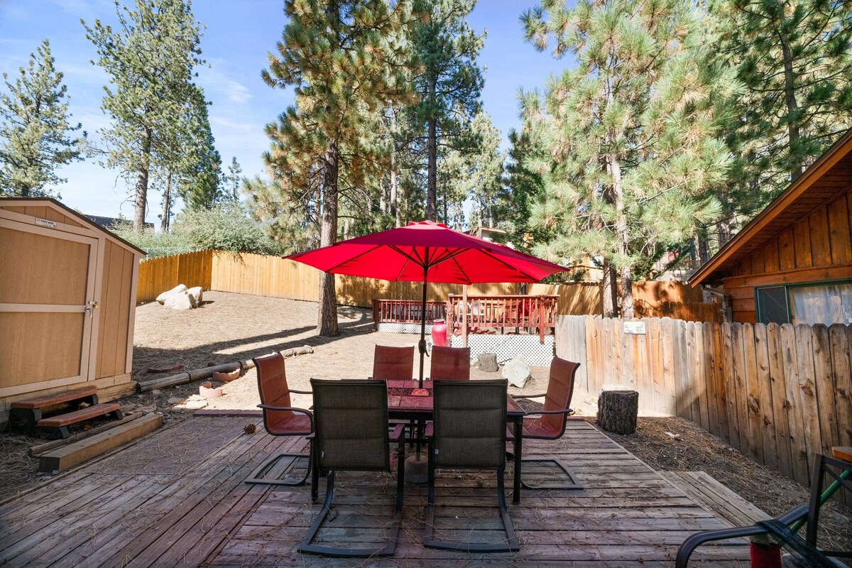 Mama Bear's Cottage - Portable AC, Close to Slopes, Fenced Yard, Pet Friendly