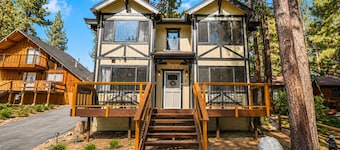 Mama Bear's Cottage - Portable AC, Close to Slopes, Fenced Yard, Pet Friendly