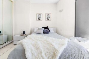 2 bedrooms, bed sheets
