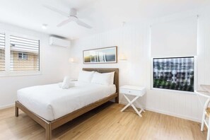 3 bedrooms, WiFi, bed sheets - Bannow 7 Ocean View Apt (Alexandra Headland)