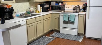 Cozy 1-bedroom home in serene Cartersville with hot tub & WiFi.