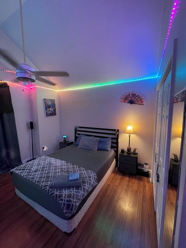 Cozy 1-bedroom home in serene Cartersville with hot tub & WiFi. 