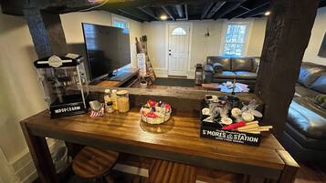 Smart TV, fireplace, video games, table tennis