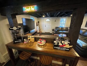 Smart TV, fireplace, video games, table tennis