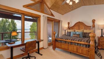 3 bedrooms, desk, iron/ironing board, free WiFi