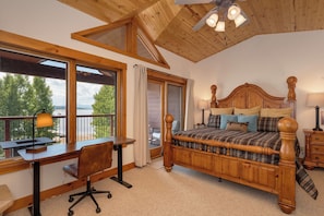 3 bedrooms, desk, iron/ironing board, free WiFi