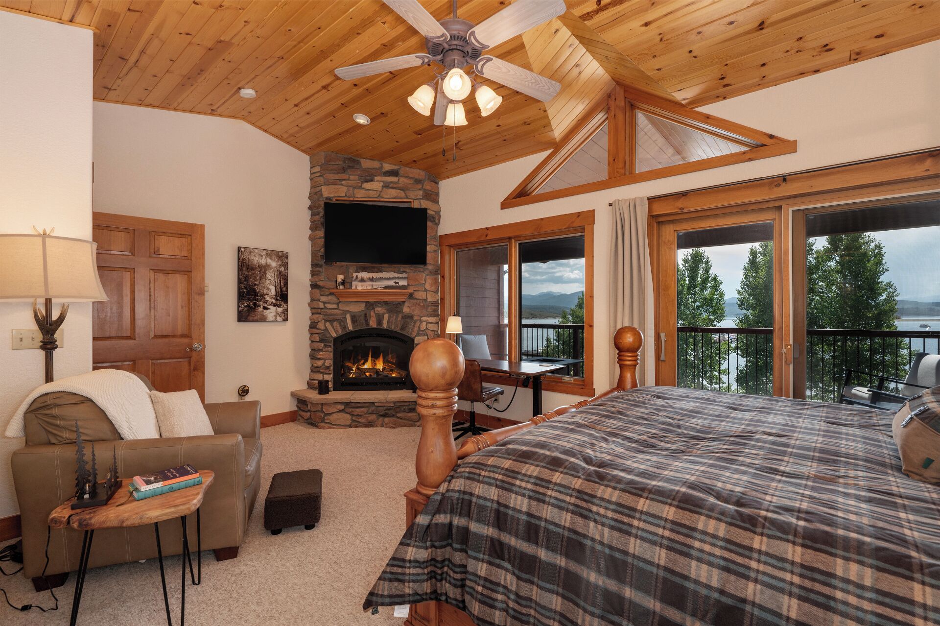 3 bedrooms, desk, iron/ironing board, free WiFi