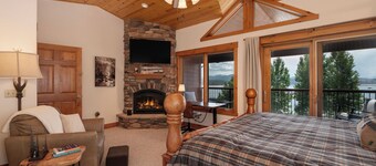 Beacon Landing Condo - on Lake Granby Luxurious Quality + Marina Right Outside