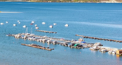 Beacon Landing Condo! - Luxurious Quality w/ Marina Right Outside - Lakefront on Lake Granby
