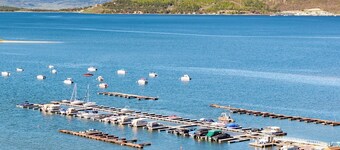 Beacon Landing Condo, Lakefront on Lake Granby, Luxurious Quality w/ Marina Right Outside