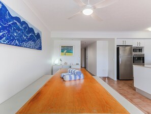 Appartement, 2 chambres | Salle Ă manger