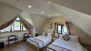 Habitación superior con 2 camas individuales | Escritorio y wifi gratis