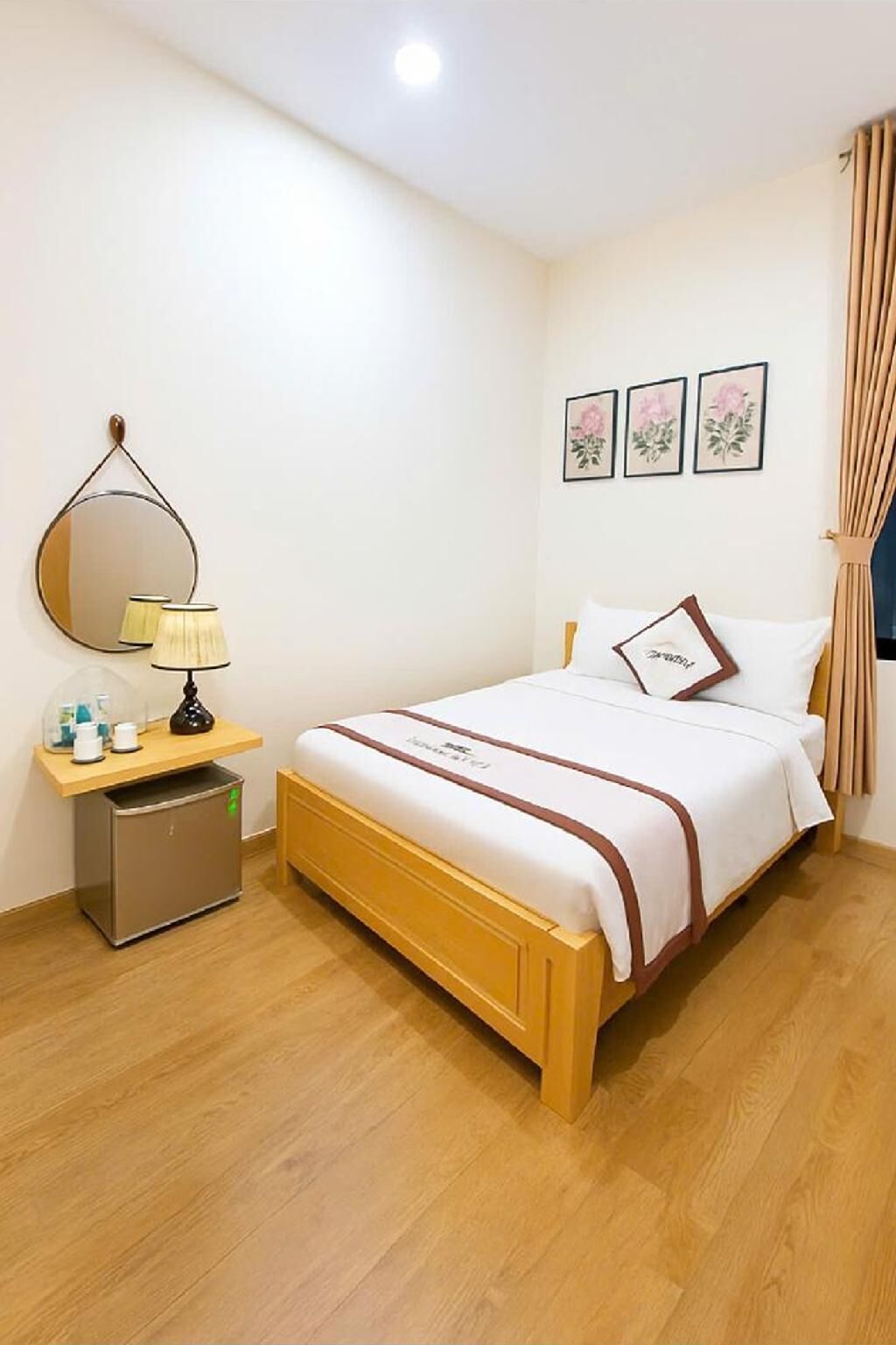 Quarto casal superior | Escrivaninha, Wi-Fi de cortesia