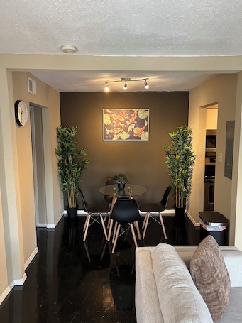 Downtown Dallas Modern CHIC Style 1Bed Abode